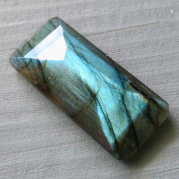 labradorit facetovaný labradorite faceted