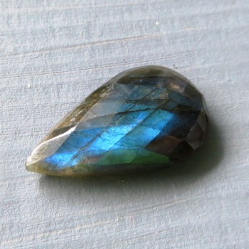 labradorit facetovaný labradorite faceted