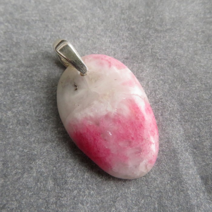 Tugtupite pendant sale