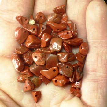 red jasper, drilled fractions, larger, 50 pcs | www.sperkove-kameny.cz